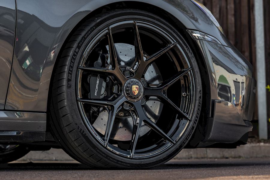Porsche 911 Turbo S with Vossen S21-01 wheels