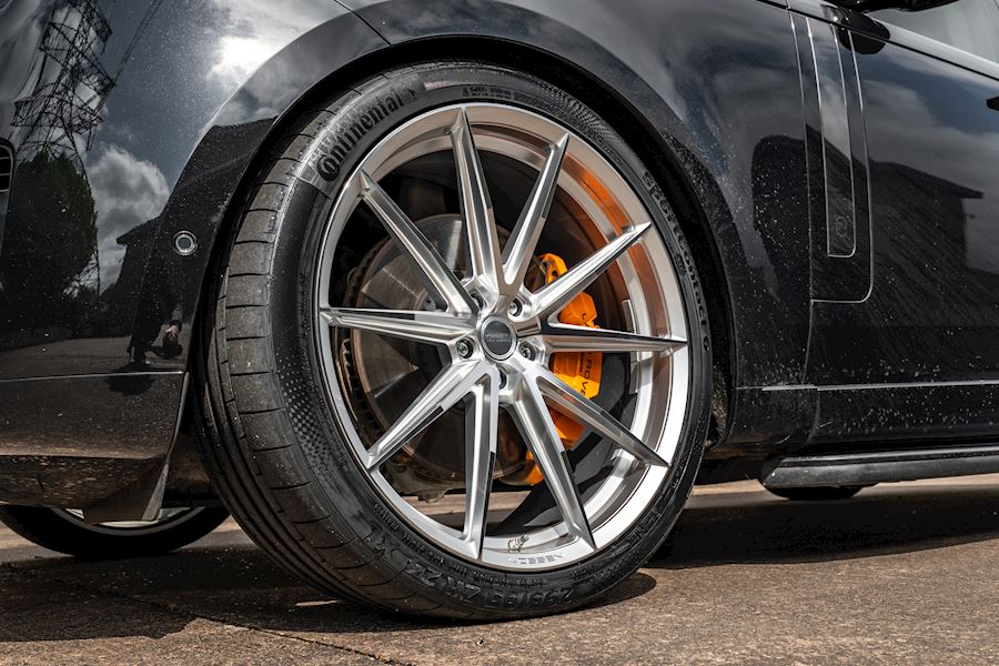 Range Rover SV installed with Vossen HFX-2 wheels