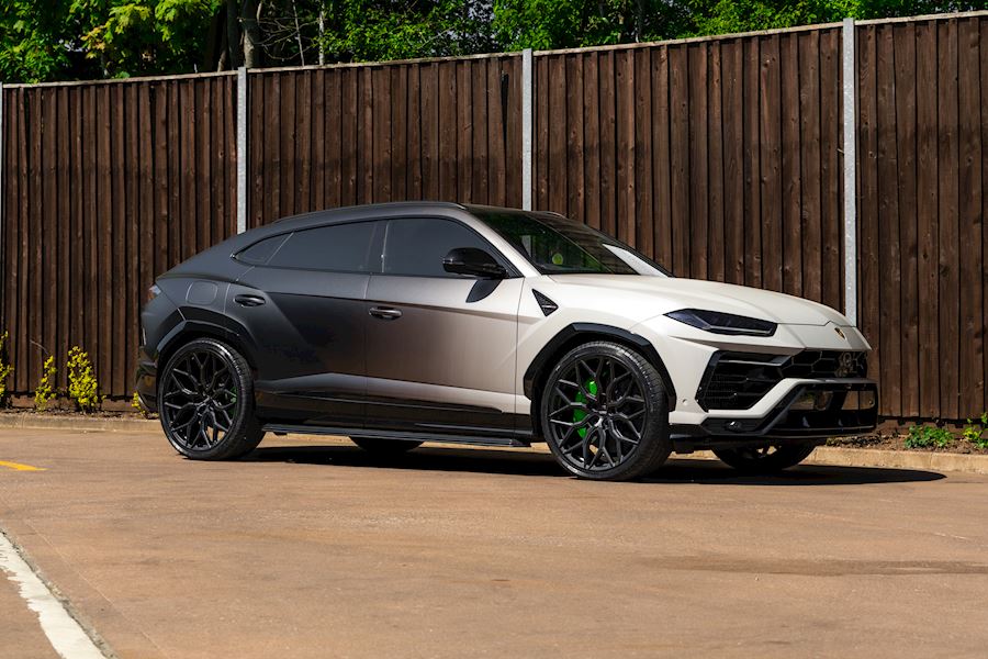 Lamborghini Urus installed with Vossen HF-2 wheels