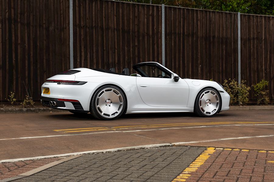 Porsche 911 Carrera 4S installed with Vossen GEN-06 wheels