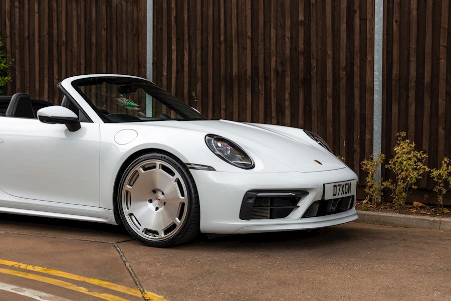 Porsche 911 Carrera 4S installed with Vossen GEN-06 wheels