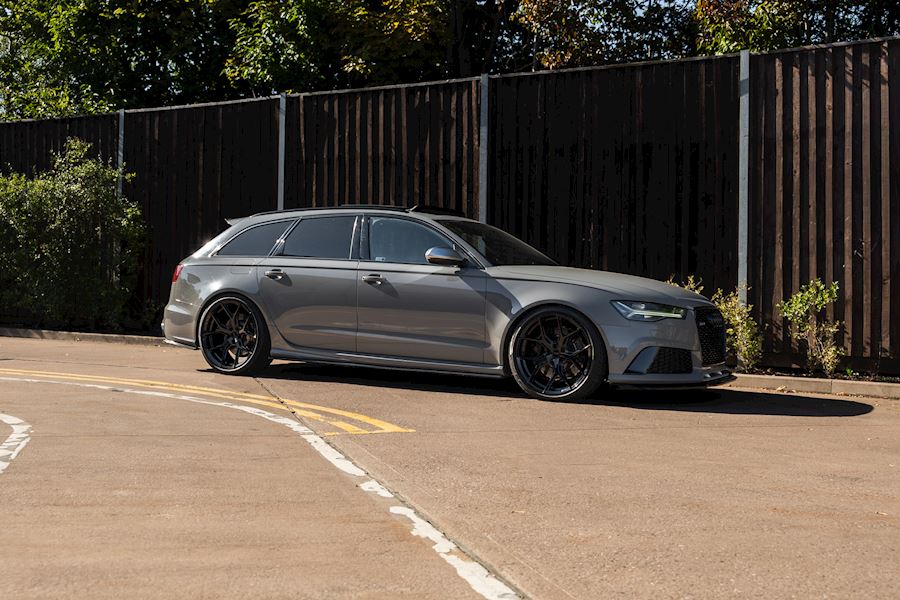 Audi RS6 installed with Vossen HF-5 wheels finished in Gloss Black 21x9.5