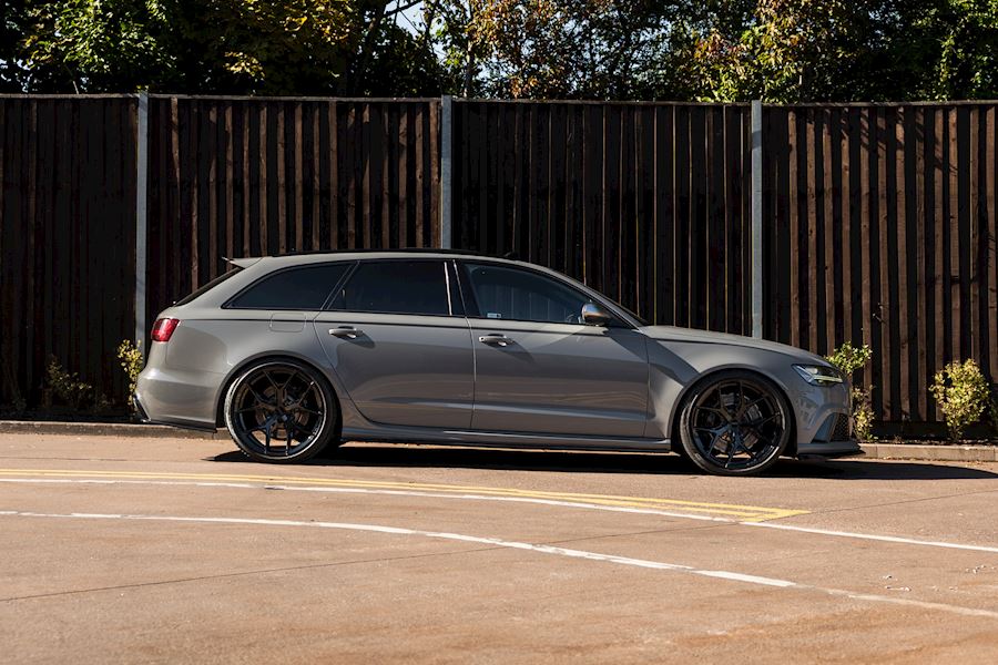 Audi RS6 installed with Vossen HF-5 wheels finished in Gloss Black 21x9.5