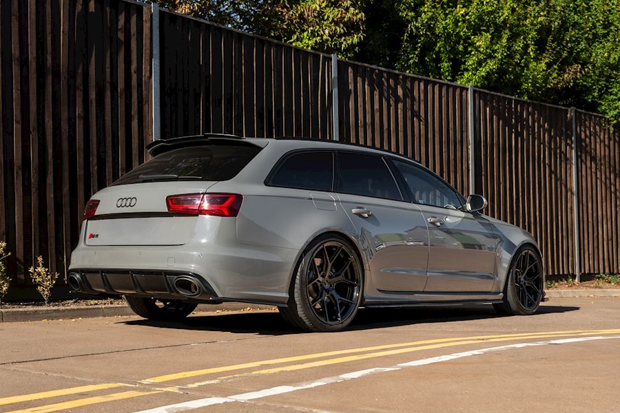 Audi RS6 installed with Vossen HF-5 wheels finished in Gloss Black 21x9.5