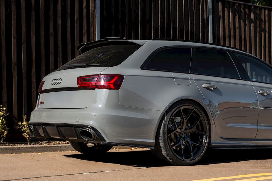 Audi RS6 installed with Vossen HF-5 wheels finished in Gloss Black 21x9.5