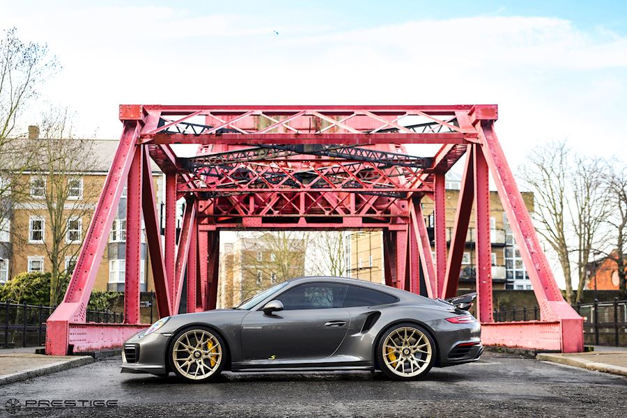 Porsche 911 991 lowered and installed on Vossen MX-3 forged alloy wheels