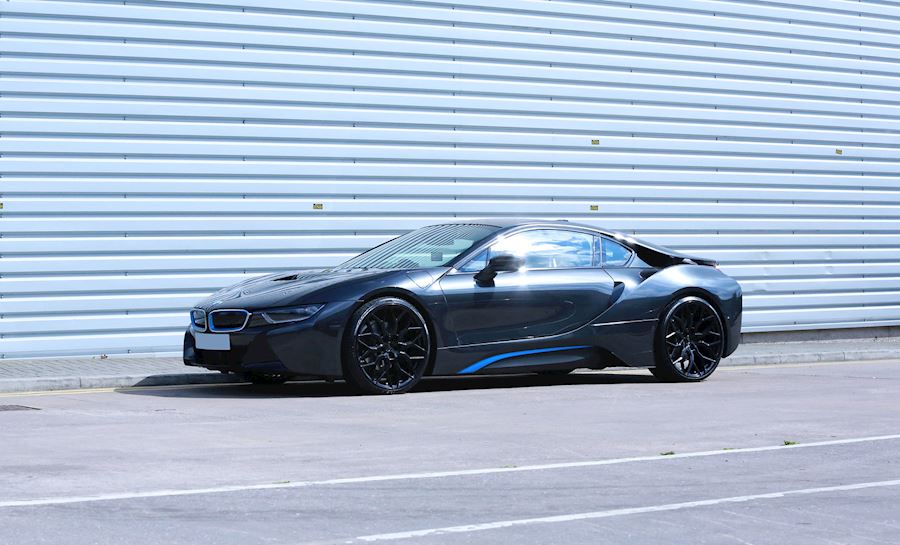BMW i8 installed with Vossen HF2 wheels in Gloss Black