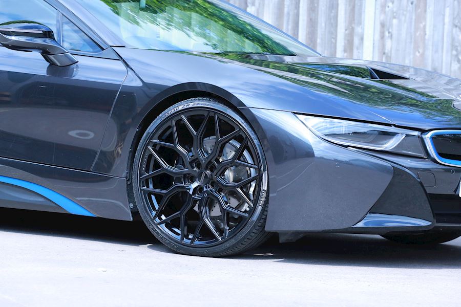 BMW i8 installed with Vossen HF2 wheels in Gloss Black