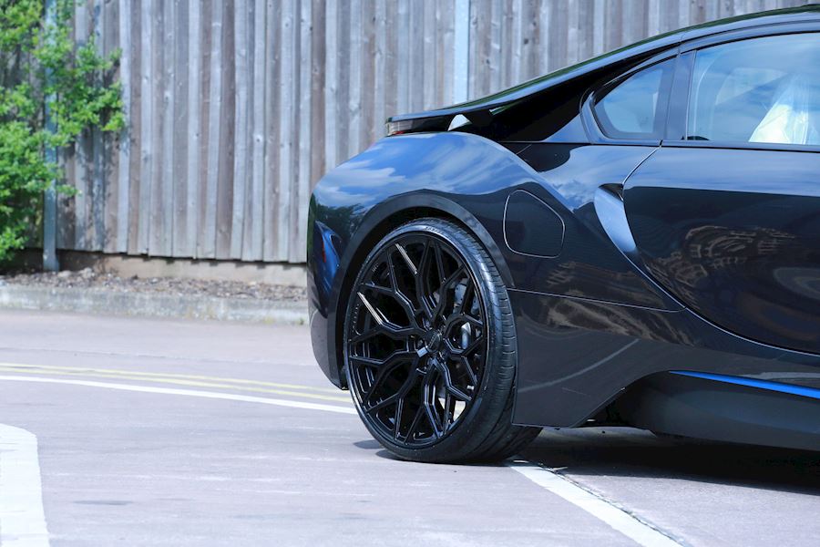 BMW i8 installed with Vossen HF2 wheels in Gloss Black