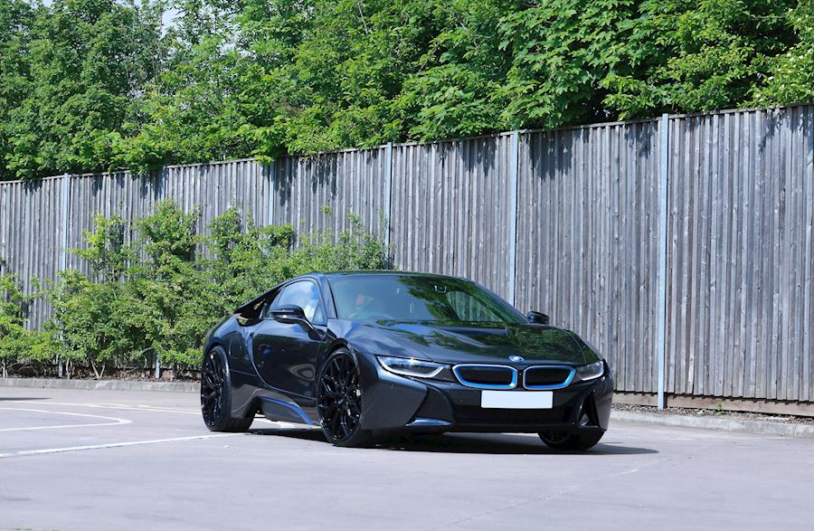 BMW i8 installed with Vossen HF2 wheels in Gloss Black
