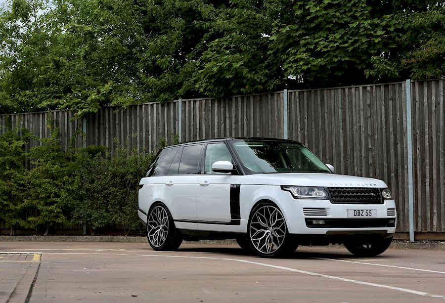 Range Rover Vogue installed with Vossen HF2 wheels in Brushed Gloss Black