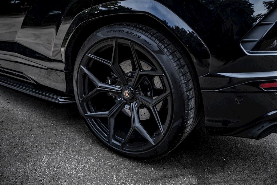 Lamborghini Urus installed with Vossen x Novitec NL4 alloy wheels