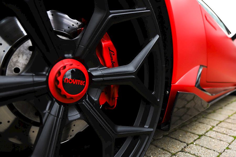 Lamborghini Huracan installed with Vossen x Novitec NL4 wheels in Satin Black