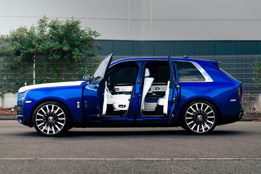 Rolls Royce Cullinan installed with Forgiato Piatto-M wheels in Gloss Black Brushed face in 24"