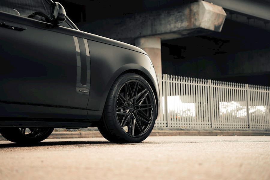 Range Rover installed with Vossen HF7 wheels in Gloss Black