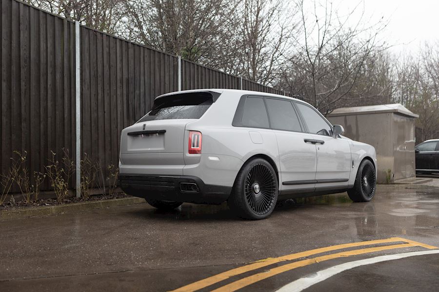 Rolls Royce Cullinan Black Badge installed with Vossen Forged S17-16