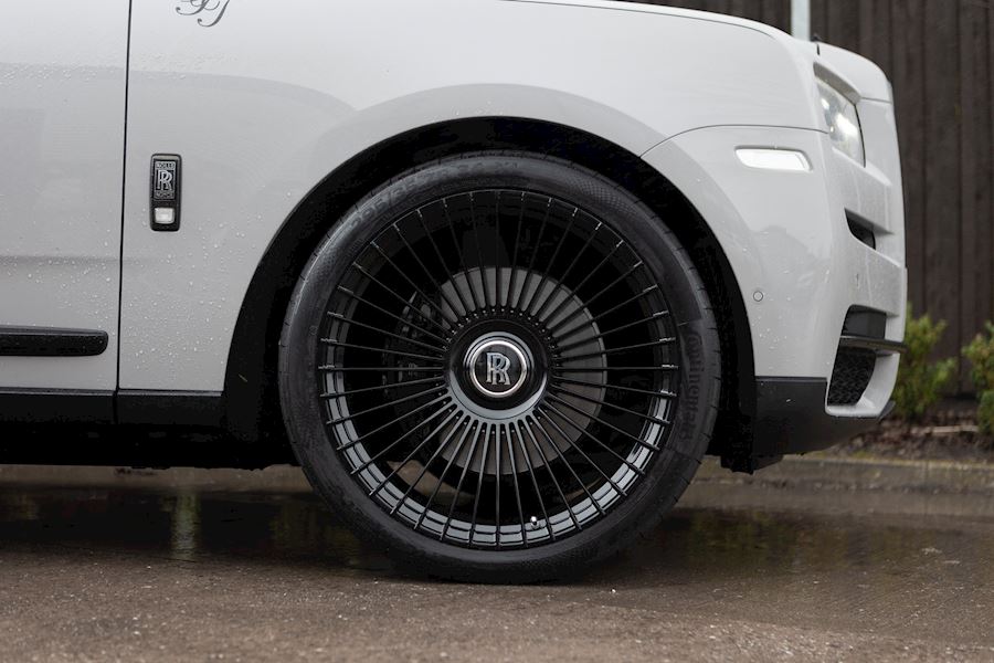 Rolls Royce Cullinan Black Badge installed with Vossen Forged S17-16