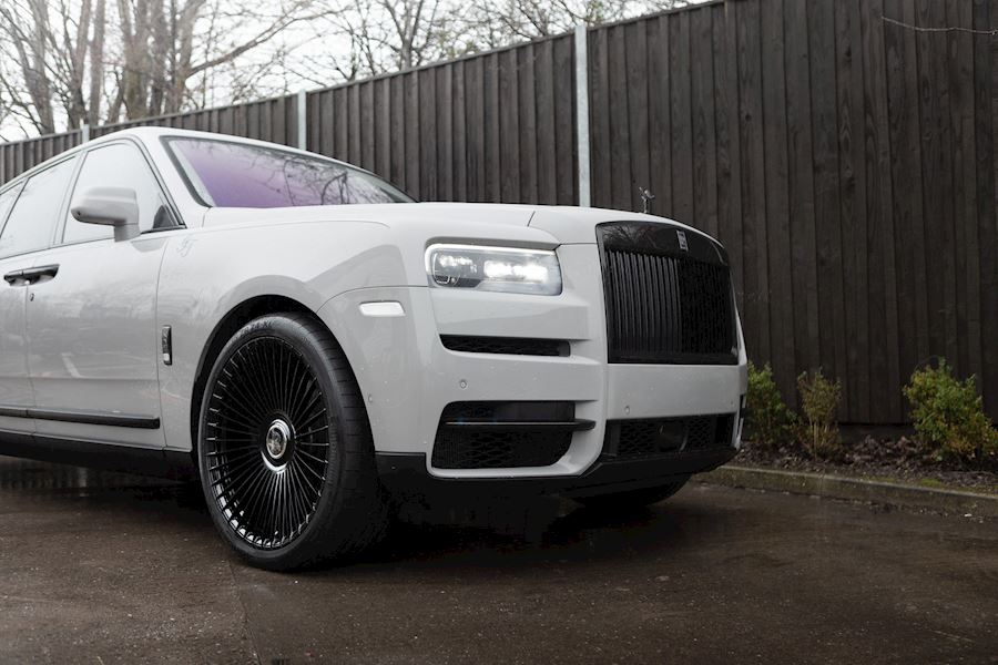 Rolls Royce Cullinan Black Badge installed with Vossen Forged S17-16