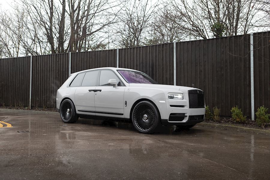 Rolls Royce Cullinan Black Badge installed with Vossen Forged S17-16