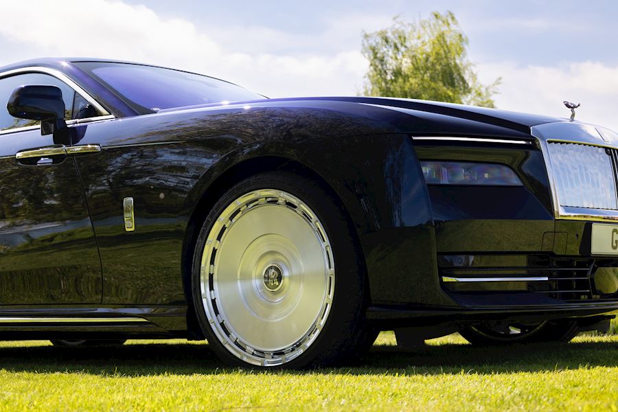 Rolls Royce Spectre installed with Vossen x Novitec SP3 alloy wheels