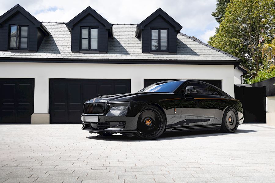 Rolls Royce Spectre installed with Vossen SP3 alloy wheels in Gloss Black