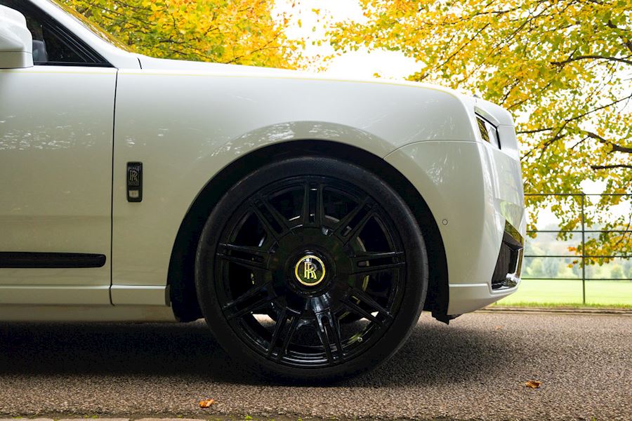 Rolls Royce Cullinan Series II installed with Vossen x Novitec SP-2 alloy wheels in Gloss Black