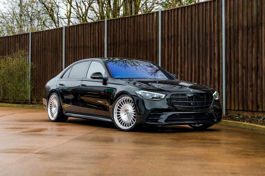 Mercedes S580 installed with Vossen MLR-1 wheels finished in Polished Brushed Light Smoke