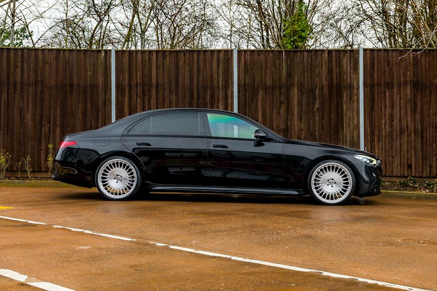 Mercedes S580 installed with Vossen MLR-1 wheels finished in Polished Brushed Light Smoke