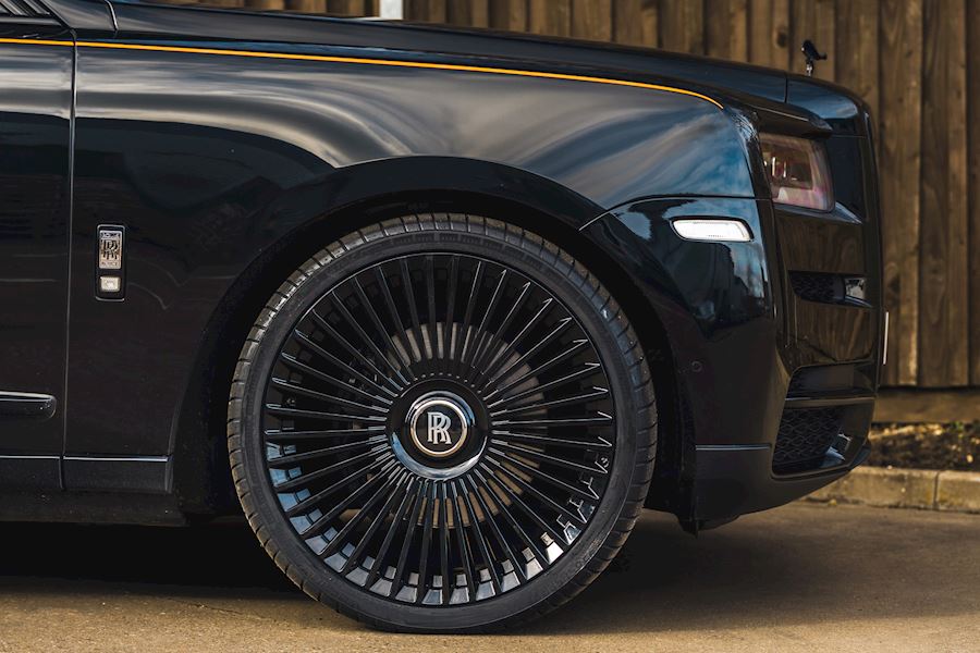 Rolls Royce Cullinan installed with Forgiato Trimestre-M finished in Gloss Black 24x10