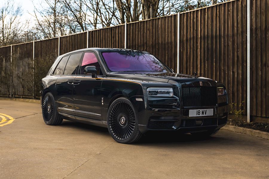 Rolls Royce Cullinan installed with Forgiato Trimestre-M finished in Gloss Black 24x10
