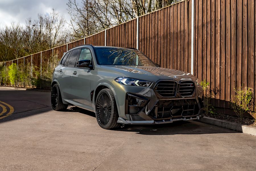 BMW X5 M installed with Hawke Saka wheels finished in Gloss Black