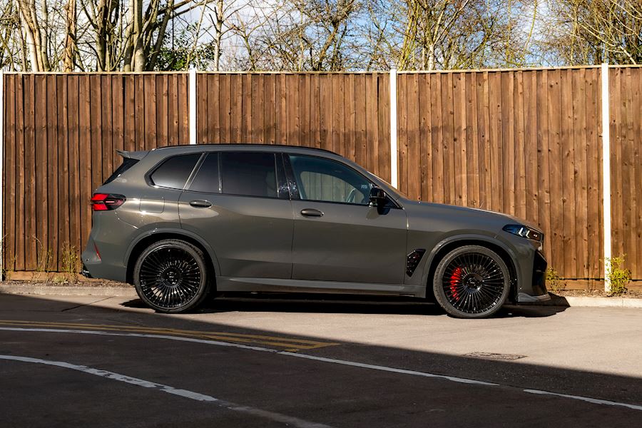 BMW X5 M installed with Hawke Saka wheels finished in Gloss Black