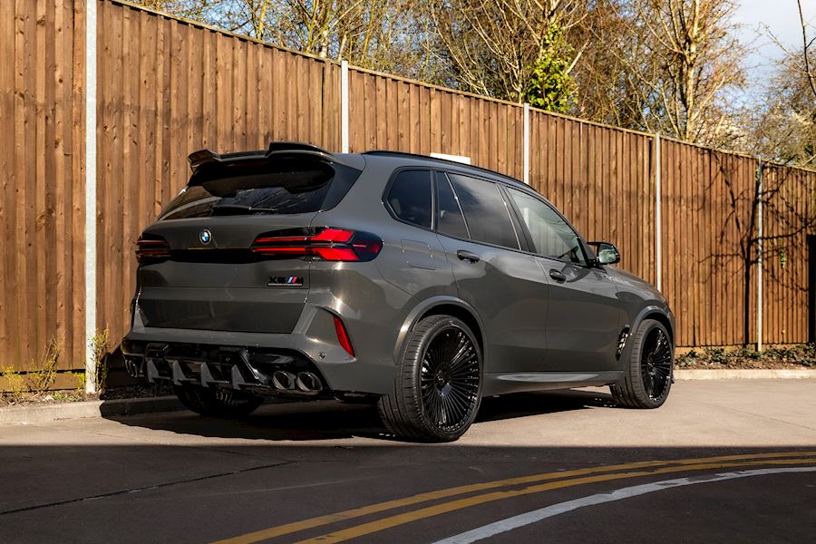BMW X5 M installed with Hawke Saka wheels finished in Gloss Black