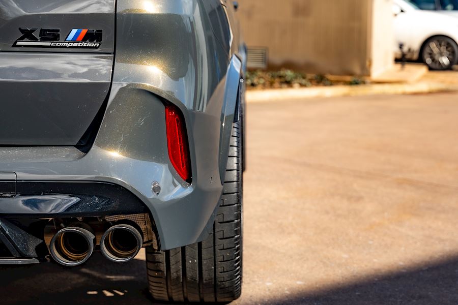 BMW X5 M installed with Hawke Saka wheels finished in Gloss Black