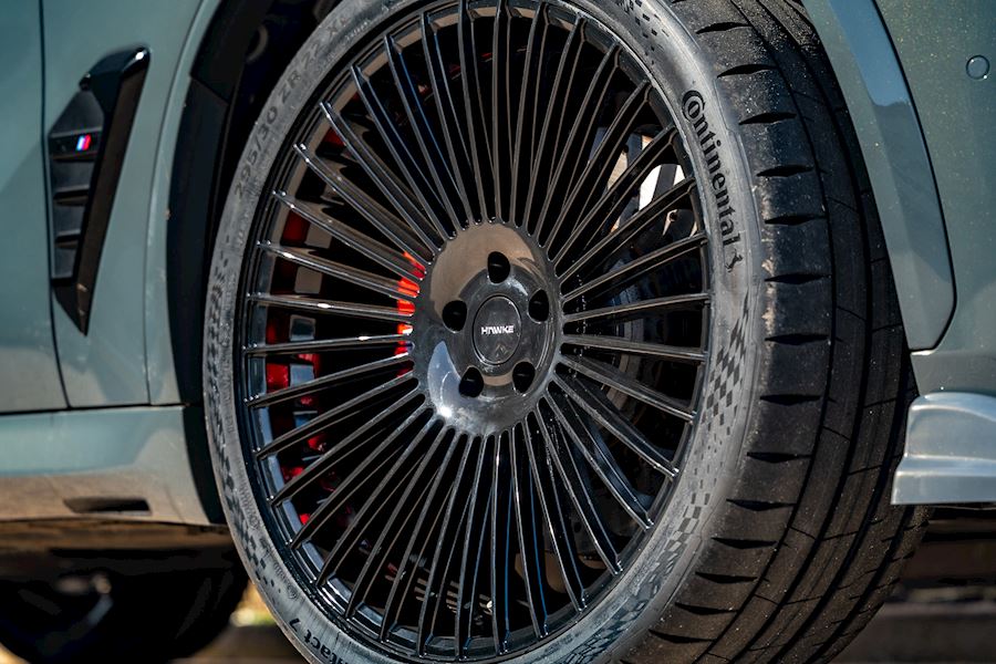 BMW X5 M installed with Hawke Saka wheels finished in Gloss Black