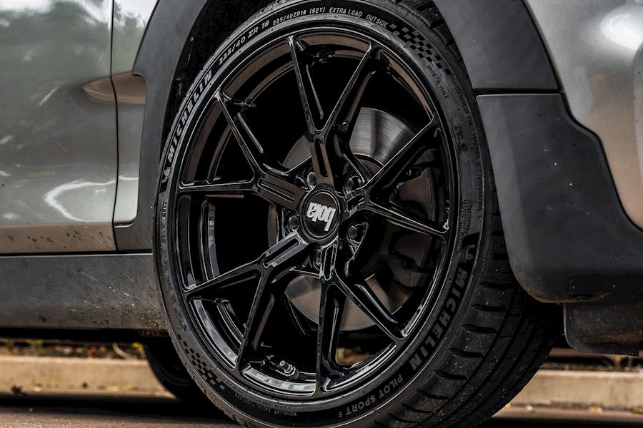 Mini Cooper Clubman installed with Bola FLY-2 wheels