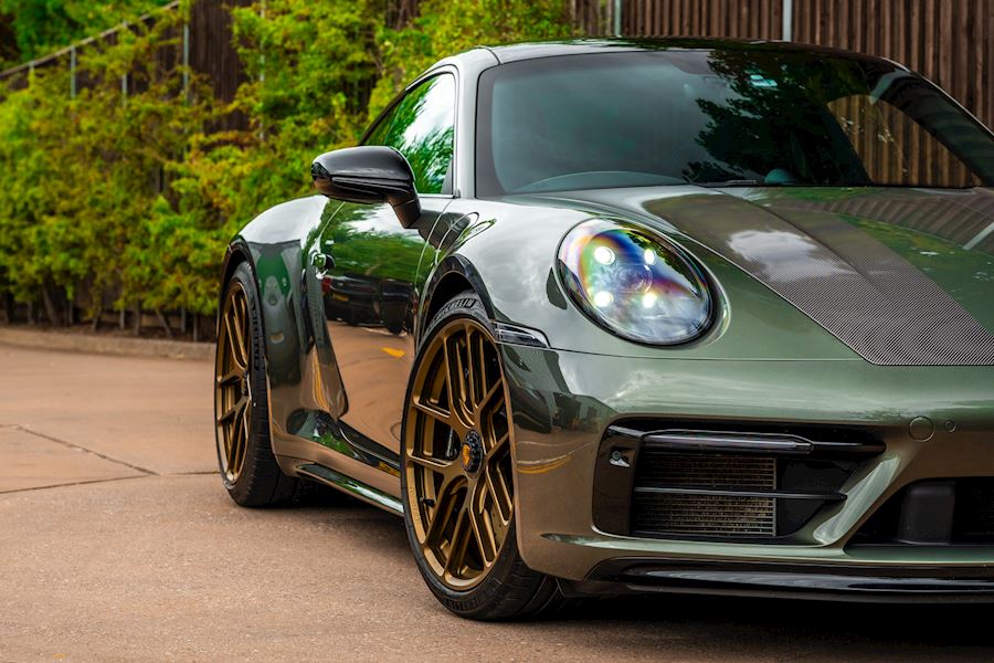 Porsche 911 992 installed with Forgeline VX1R wheels