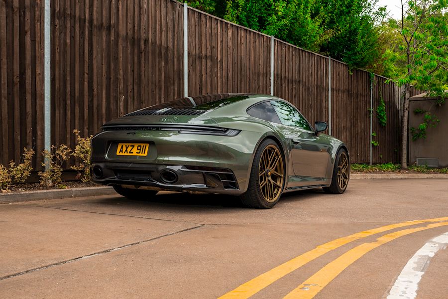 Porsche 911 992 installed with Forgeline VX1R wheels