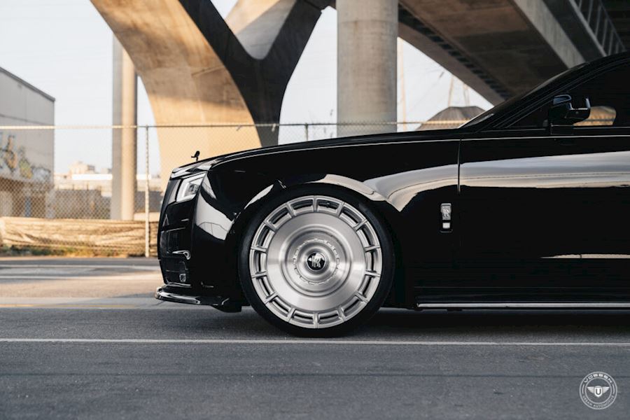 Rolls Royce Ghost 2024 installed with Vossen x Urban UV7 forged alloy wheels 