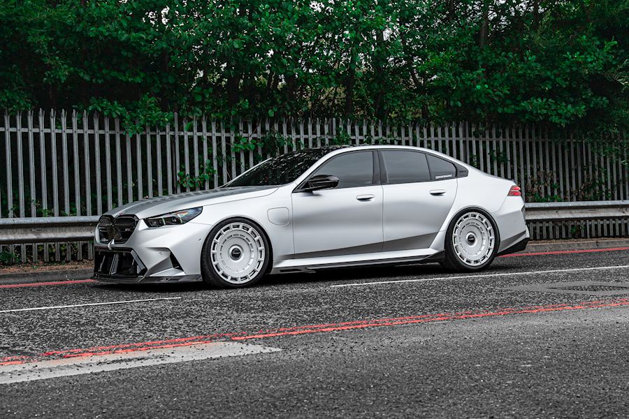 BMW G90 M5 Installed with Vossen HF-9 wheels finished in R44 Custom Finish 22x10.5 22x11