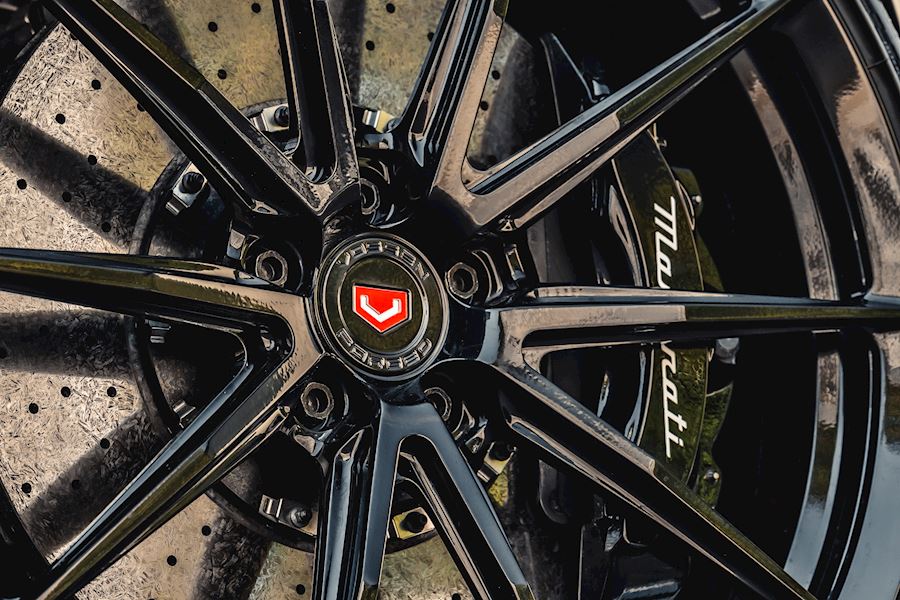 Maserati MC20 installed with Vossen Forged VPS-1 wheels finished in Gloss Black 21x9 & 21x12