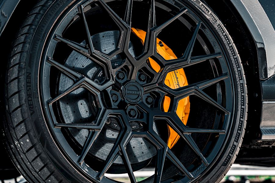 Lamborghini Urus Installed with Urban NDS-1 wheels finished in Gloss Black 24x10
