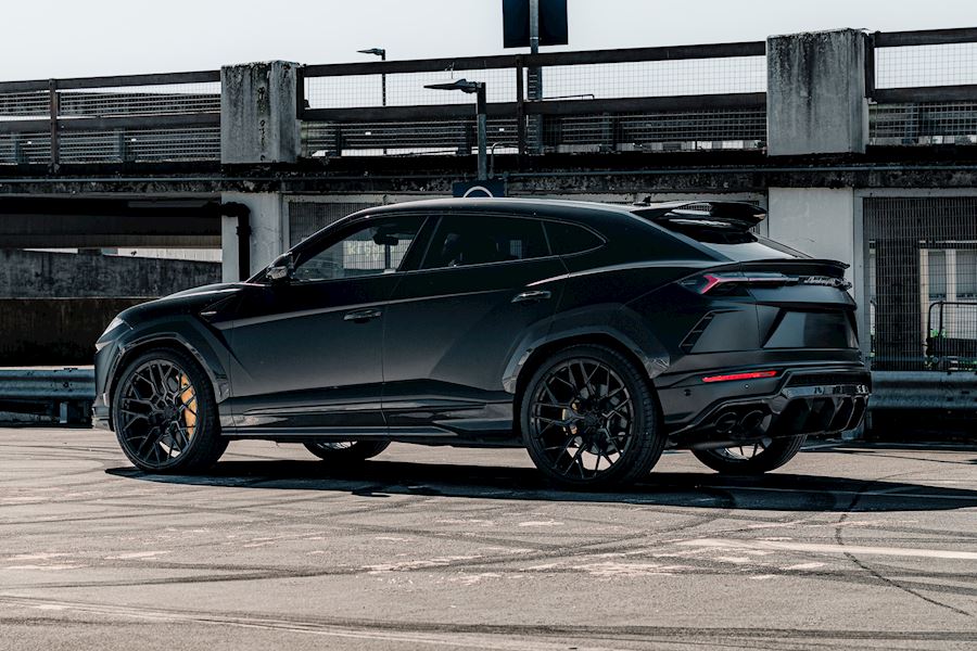 Lamborghini Urus Installed with Urban NDS-1 wheels finished in Gloss Black 24x10