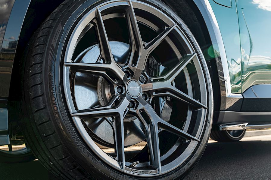 BMW XM Installed with Vossen HF-5 wheels finished in Anthracite 23x10.5 23x12