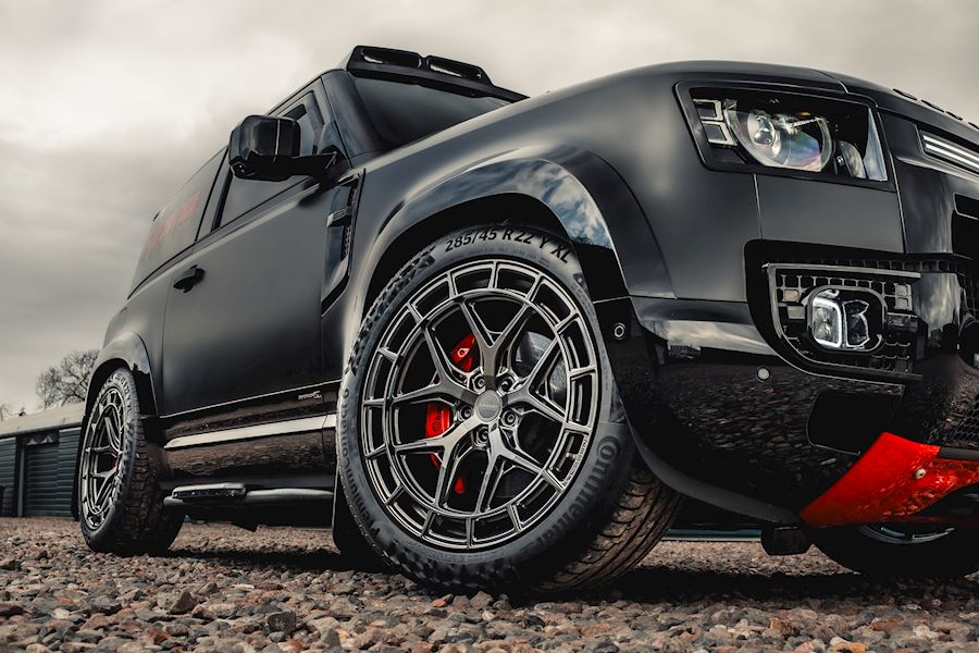 Defender 90 installed with Vossen HFX-1 finished in Anthracite 22x10.5 Deep 22x10.5 Super Deep