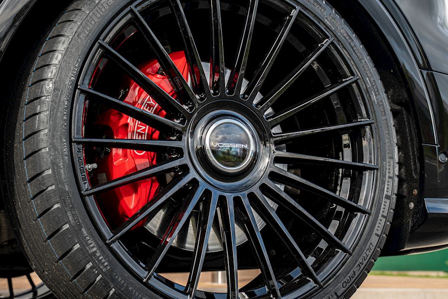 Bentley Bentayga Installed with Vossen HF-8 wheels finished in Gloss Black 24x10
