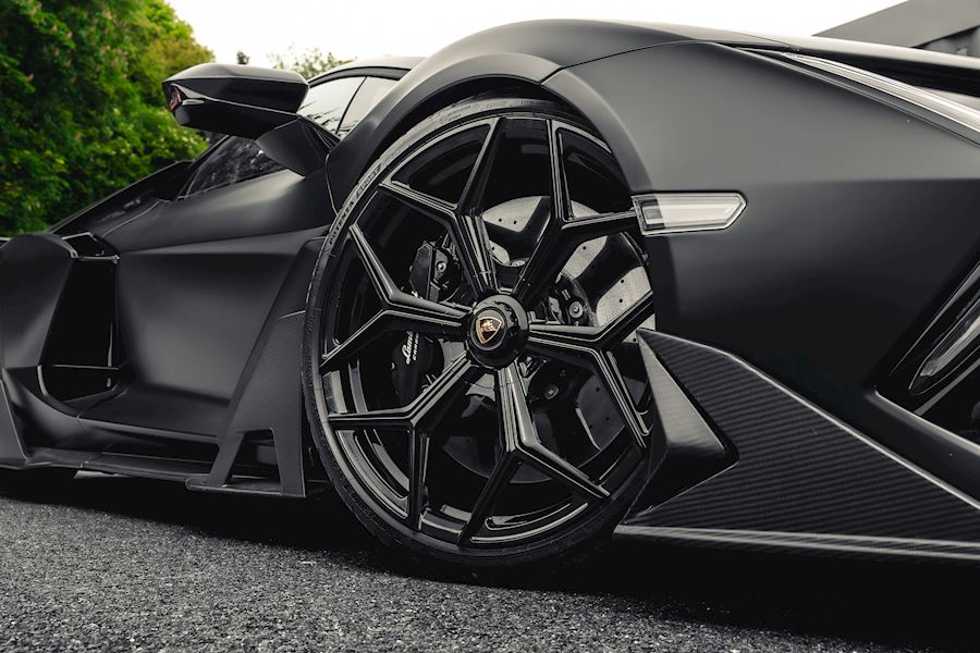 Lamborghini Revuelto Installed with Vossen x Novitec NL4 wheels finished in Gloss Black 21x9.5 22x12.5