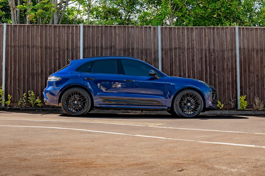 Porsche Macan S Installed with Bola FLZ finished in Gloss Black 21x9.5 21x10.5