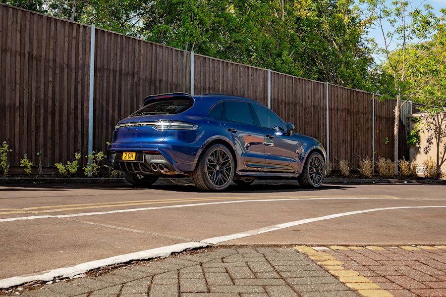 Porsche Macan S Installed with Bola FLZ finished in Gloss Black 21x9.5 21x10.5