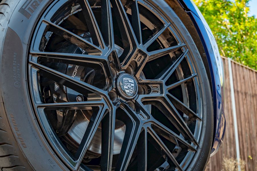 Porsche Macan S Installed with Bola FLZ finished in Gloss Black 21x9.5 21x10.5